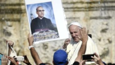 Romero denunciaba en sus homilías denunciaba las violaciones de los derechos humanos en El Salvador.