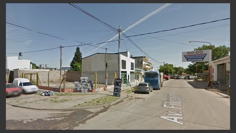 El comercio asaltado está ubicado en Balcarce y Filippini.