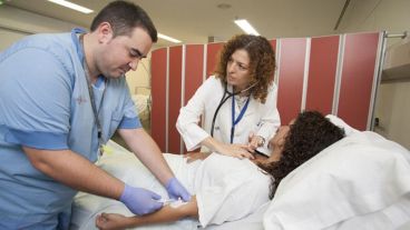 En Argentina hay más demanda que oferta de enfermeros.