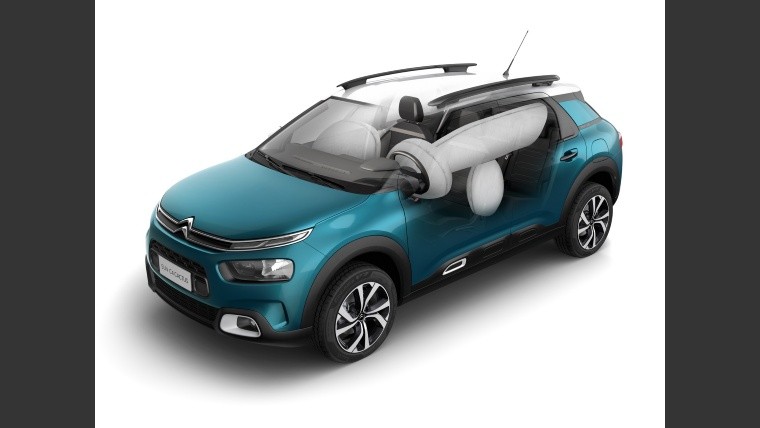 Fue presentado en la concesionaria de J. Pesado Castro. 