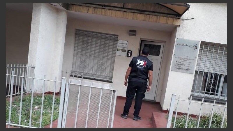 Uno de los estudios allanados por la Policía de Investigaciones este miércoles.