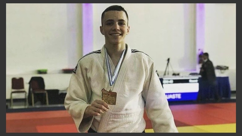 El joven judoca rosarino que tuvo que costearse el viaje al Mundial de Bahamas. 