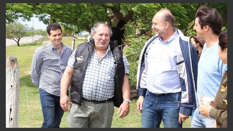 El senador recorrió Helvecia y habló de la unidad del peronismo.