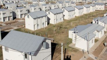 Las viviendas que construye la provincia en Rosario se adjudican a través de sorteos públicos.