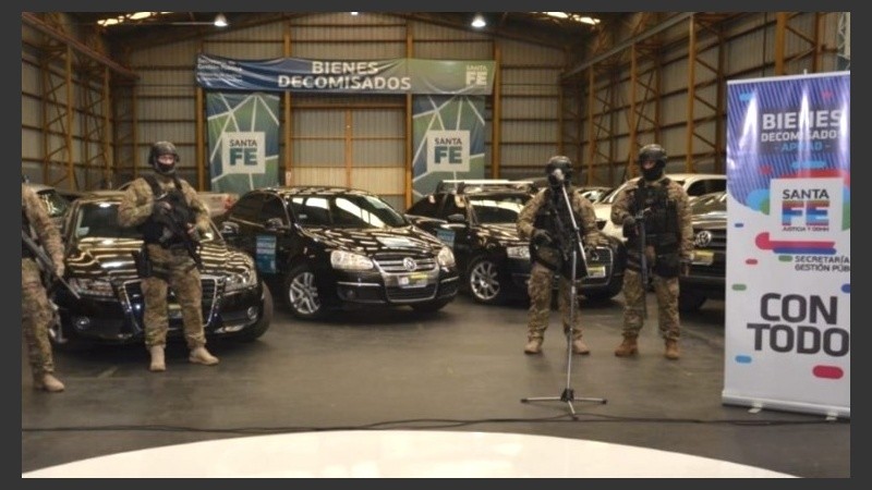 Parte de los bienes secuestradas a delincuentes se ponen a la venta al público.