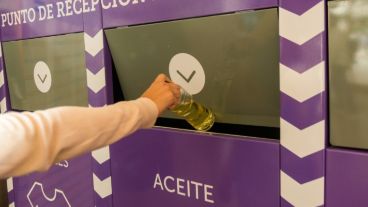 Los contenedores especiales presentados este martes.