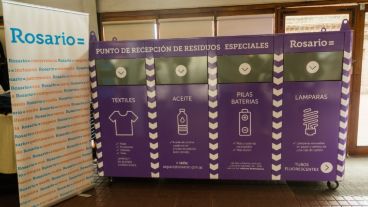 Los contenedores especiales presentados este martes.