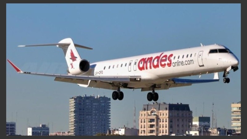 Andes dejará de volar de Buenos Aires a Tucumán y canceló frecuencias entre Salta y Tucumán y rutas a Brasil y el Caribe.