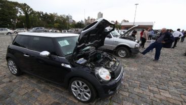 Los autos decomisados a las bandas.