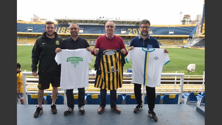 La foto institucional con autoridades de Central, empresas y el Banco de Alimentos.