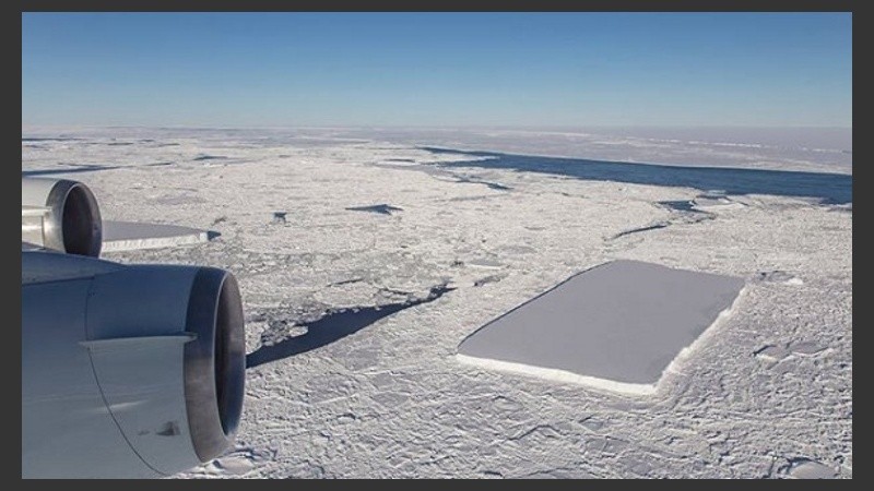 Más imágenes del iceberg rectangular tomado por la Nasa. 