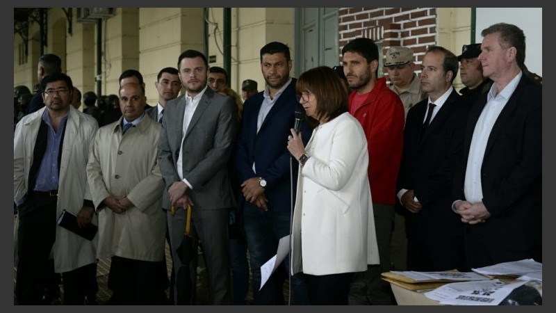 Bullrich, acompañada por Pullaro, este jueves en Rosario. 