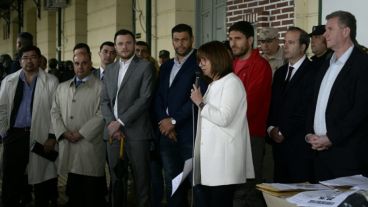 Bullrich, acompañada por Pullaro, este jueves en Rosario.