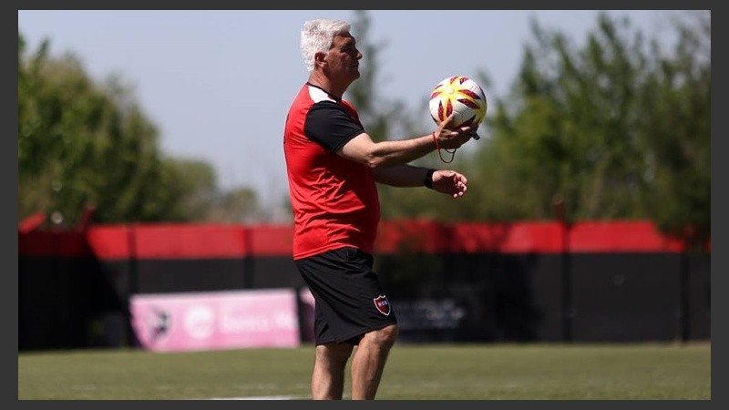 De Felippe metió mano en el equipo pensando en el clásico.