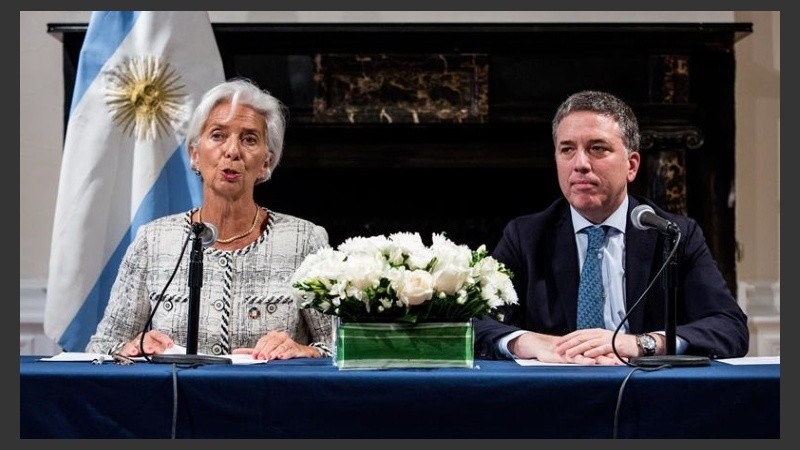 Dujovne tratará de explicar en el exterior el acuerdo sellado con Lagarde. 