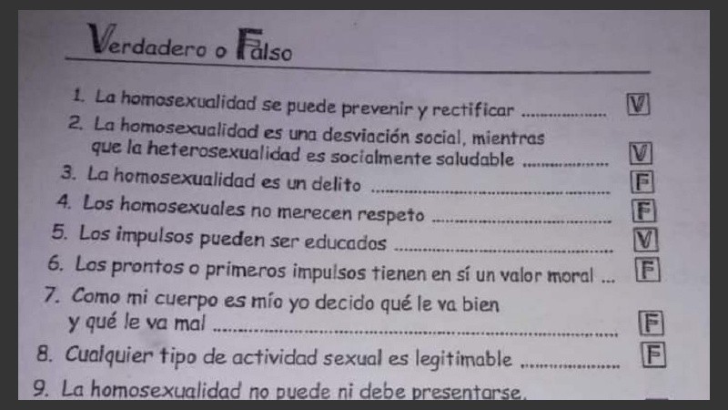  reparte a alumnos de un colegio católico de San Justo