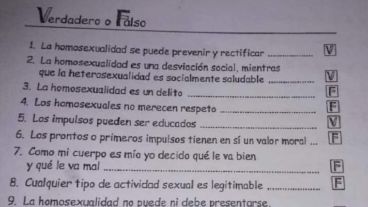 reparte a alumnos de un colegio católico de San Justo