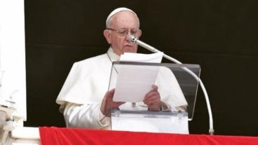 "Todos estamos heridos, en realidad, por este inhumano acto de violencia", dijo Francisco