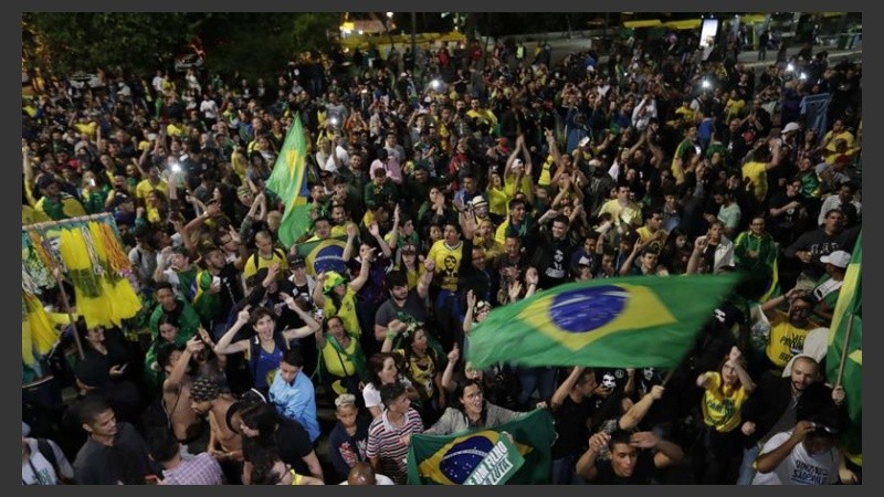 Los simpatizantes de Bolsonaro festejan en las calles de San Pablo.