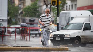 El SMN anuncia lluvias hasta el martes inclusive, con mejoramientos temporarios.