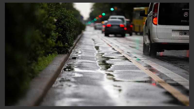 La lluvia podría quedarse hasta el martes en la región.