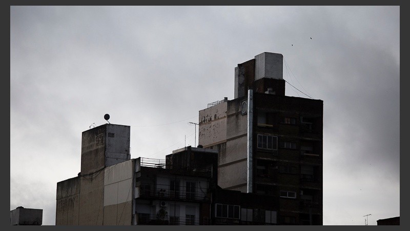 Cielo gris y gotitas que caían de vez en cuando sobre Rosario. 