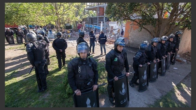 Presencia policial en el barrio. 