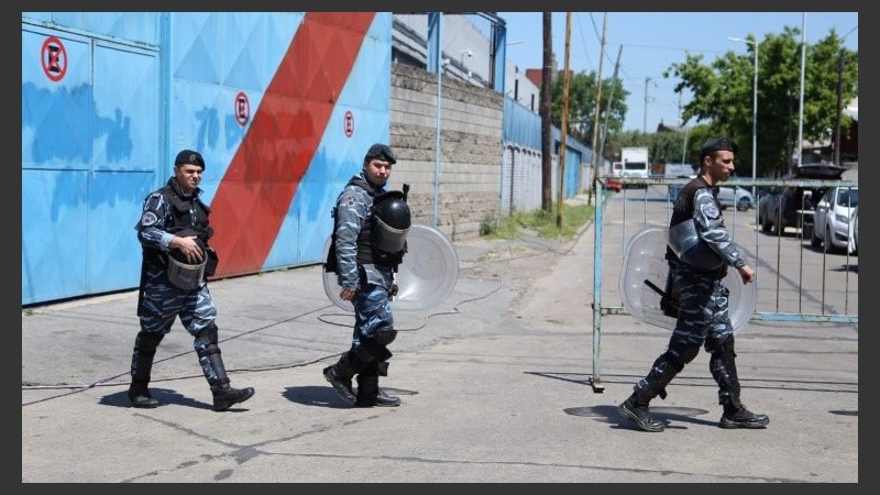 Poca actividad para los agentes en la puerta del estadio.