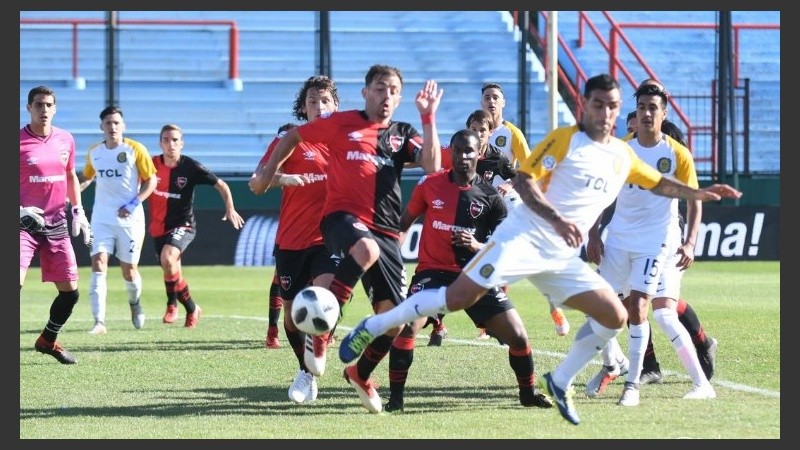 Herrera ya metió el taco que abrirá el partido.