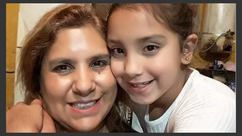 Estefanía con su abuela María. 