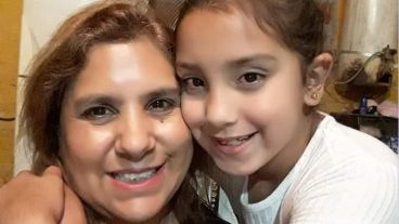 Estefanía con su abuela María.