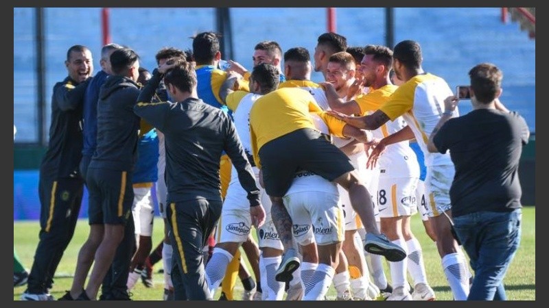 Central sigue festejando el triunfo en el clásico. 