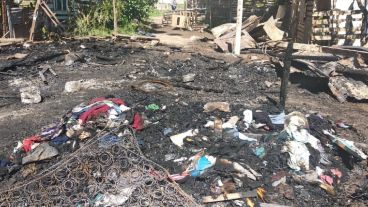 Así quedó la casilla tras las llamas.