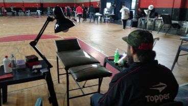 Unos 20 tatuadores participan en la jornada.