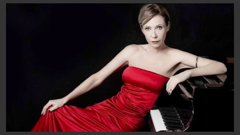 “Nunca imaginé que me desarrollaría como solista al frente de mi propia banda”, confesó Estévez.