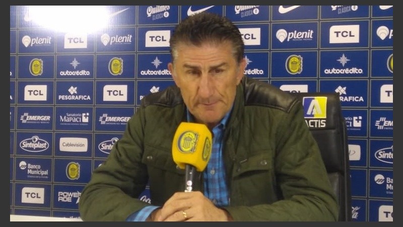 El DT de Central en conferencia de prensa.