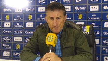 El DT de Central en conferencia de prensa.