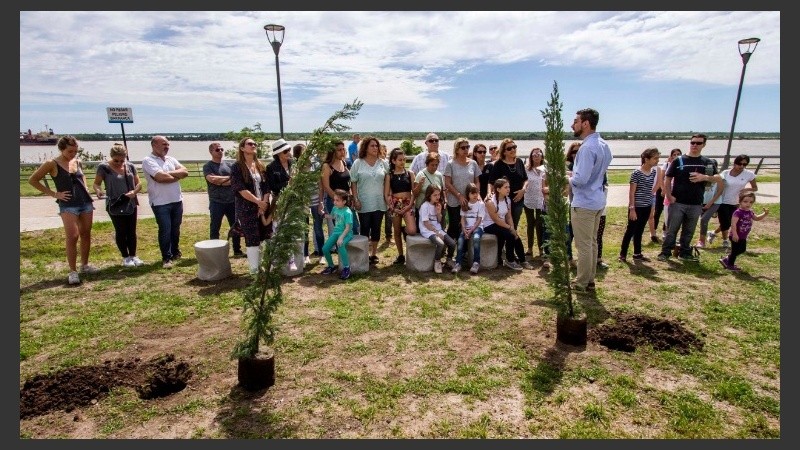 La plantación fue a la altura de Francia y el río.