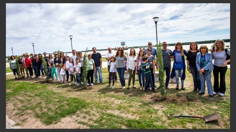 La plantación fue a la altura de Francia y el río.
