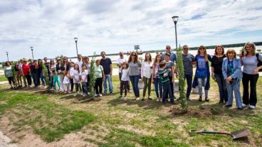 La plantación fue a la altura de Francia y el río.