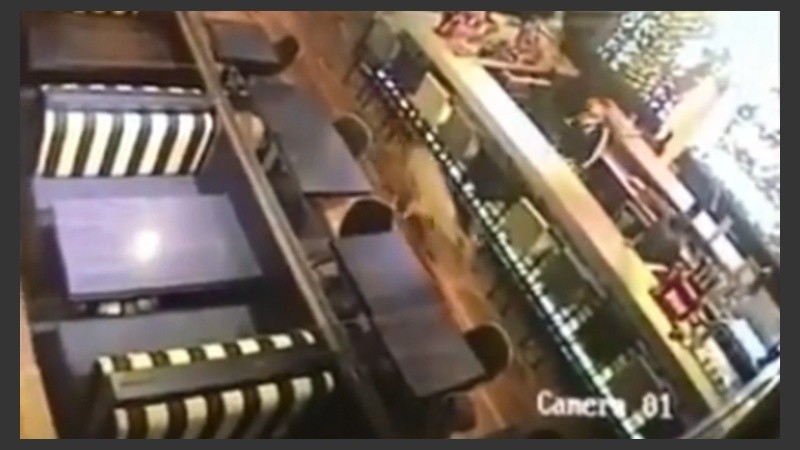 El ciervo entre las mesas de Johnny B. Good.