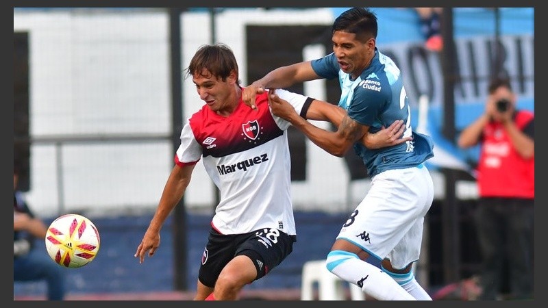 Bíttolo lucha con Zaracho. La Lepra sigue sin ganar fuera de casa.