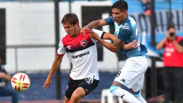 Bíttolo lucha con Zaracho. La Lepra sigue sin ganar fuera de casa.