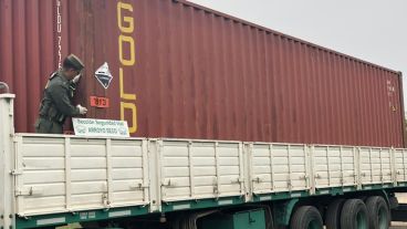 El camión circulaba por autopista.