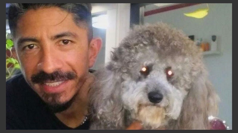 El peluquero asesinado con uno de sus perros.