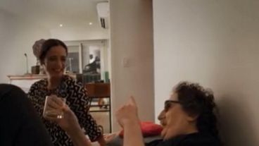 Charly García fue entrevistado por Julieta Venegas y le confesó por qué se tiró del noveno piso.