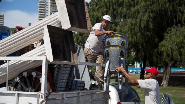 Muchas personas trabajando en el Parque Nacional a la Bandera.
