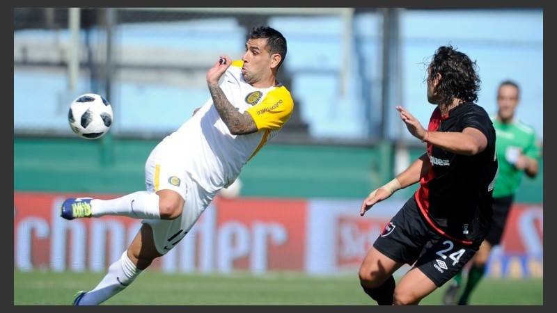 El recurso de Herrera para desviar un córner puso el el 1-0 en Sarandí.