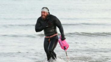 Ross Edgle, la primera persona en recorrer Gran Bretaña a nado.