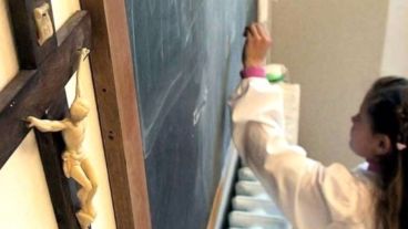 La idea busca refrendar "el carácter laico de la educación pública".